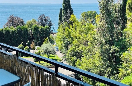 Corno Apartment | Apartment Garda Lake and swimming pool near the historic center and beach