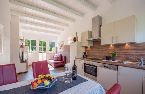 Bressanone Apartment | Apartment 'Gartenhof 2 Amadeus' with Mountain View, Shared Terrace and Wi-Fi