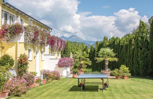Bressanone Apartment | Apartment 'Gartenhof 2 Amadeus' with Mountain View, Shared Terrace and Wi-Fi