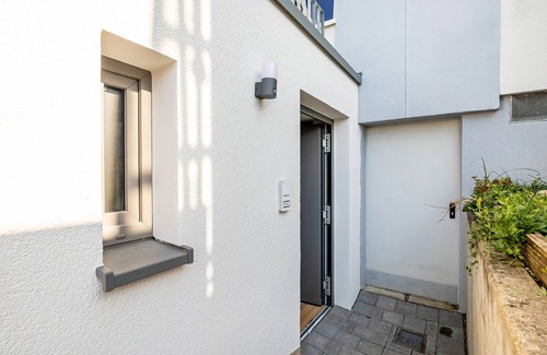 Reutlingen Apartment | Apartment 'Gemütlich Privat Zimmer' with Wi-Fi