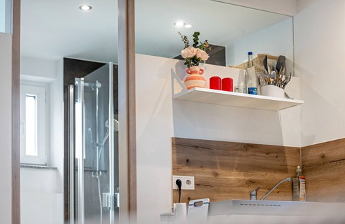 Reutlingen Apartment | Apartment 'Gemütlich Privat Zimmer' with Wi-Fi
