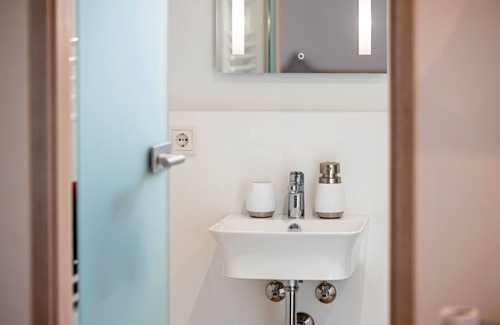 Reutlingen Apartment | Apartment 'Gemütlich Privat Zimmer' with Wi-Fi