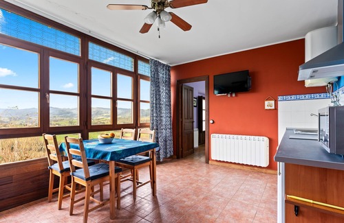 Tornon Apartment | Apartment 'Geometría' with Mountain View, Shared Terrace and Wi-Fi