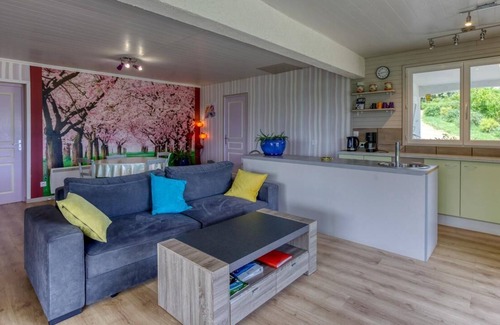Parves et Nattages Apartment | Apartment 'Gite Encheminant' with Mountain View, Private Terrace and Wi-Fi