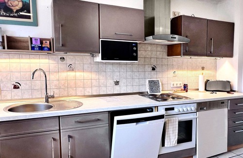 Aarbergen Apartment | Apartment GoodTimes, ground floor, 2 x 50" TV, Netflix, south-facing terrace w. Access to the parking lot