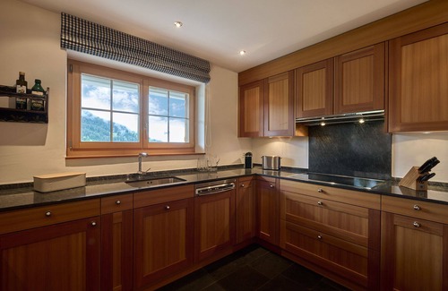 Klosters Platz Apartment | Apartment 'Gotschnablick' with Private Terrace and Wi-Fi