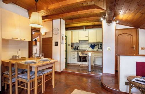Pollein Apartment | Apartment 'Graziosa Mansarda' with Mountain View and Wi-Fi