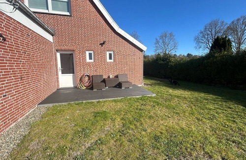 Ihlow Apartment | Apartment 'Grüner Friese' with Private Terrace, Shared Garden and Wi-Fi