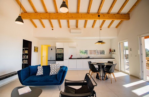 Monacia-d'Aullene Villa | Apartment 'Guetali Du Rocher' with Sea View, Wi-Fi and Air Conditioning