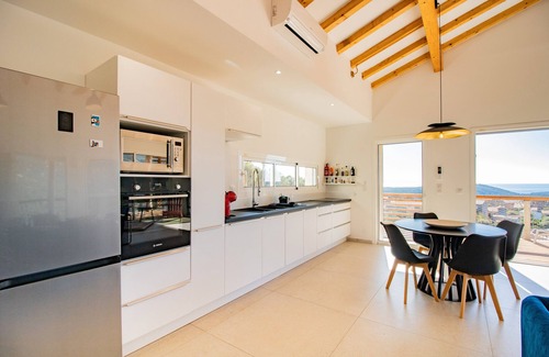 Monacia-d'Aullene Villa | Apartment 'Guetali Du Rocher' with Sea View, Wi-Fi and Air Conditioning