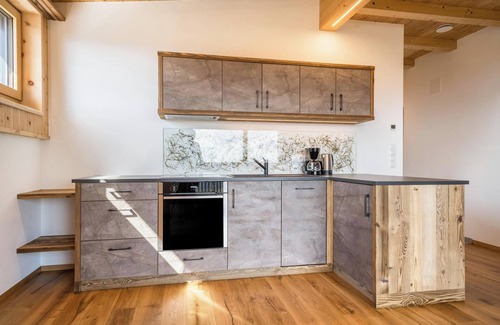 Verano Apartment | Apartment 'Haughof - Bauerngarten' with Mountain View, Wi-Fi & Balcony