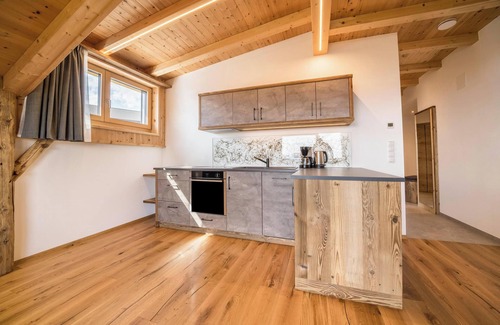Verano Apartment | Apartment 'Haughof - Bauerngarten' with Mountain View, Wi-Fi & Balcony