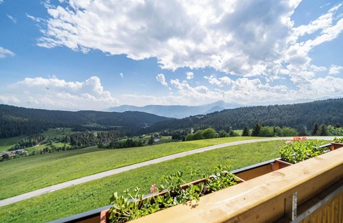 Verano Apartment | Apartment 'Haughof - Lärchenweide' with Mountain View, Wi-Fi & Balcony