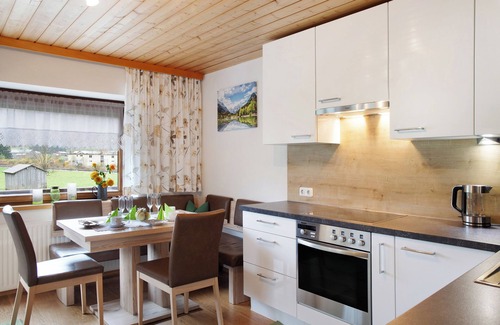 Au Apartment | Apartment 'Haus Bergfrieden' with Mountain View, Shared Terrace and Wi-Fi