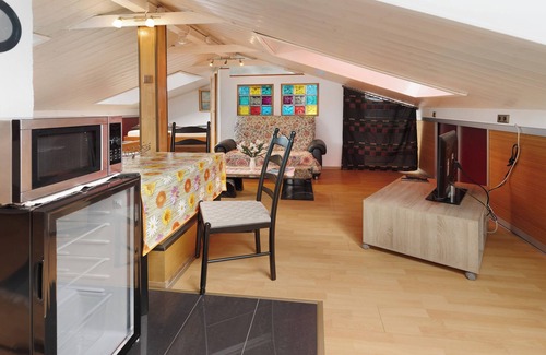 Dettingen-Wallhausen Apartment | Apartment 'Haus Schwanenweg' with Lake View and Wi-Fi
