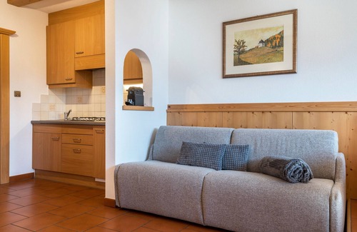 Villabassa Apartment | Apartment Häuslerhof Larix with Mountain View & Wi-Fi