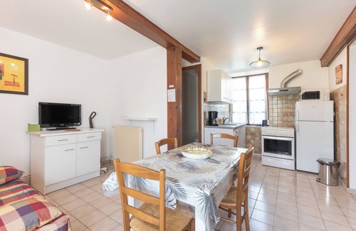 Argeles Gazost Apartment | Apartment 'Hautacam' with Mountain View, Shared Garden and Wi-Fi