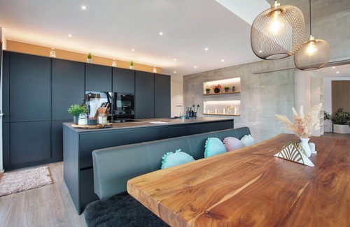 Karsau Apartment | Apartment 'Helle Lichtdurchflutete Wohnung' with Mountain View, Private Terrace and Wi-Fi