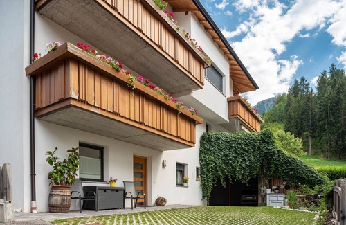 Santa Maddalena Apartment | Apartment "Hilber App Fermeda" with Mountain View, Garden and Wi-Fi
