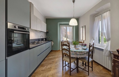 Cairo Montenotte Apartment | Apartment 'Holiday Home' with Balcony, Wi-Fi and Air Conditioning