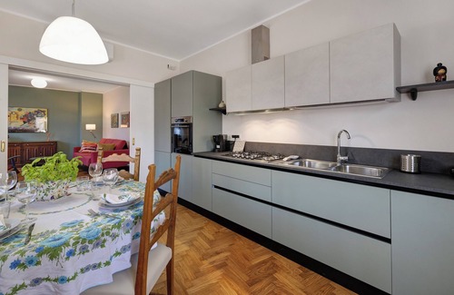 Cairo Montenotte Apartment | Apartment 'Holiday Home' with Balcony, Wi-Fi and Air Conditioning