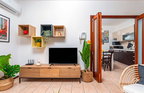Coste Apartment | Apartment 'Home Centrum 1' with Sea View, Wi-Fi and Air Conditioning