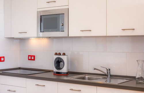 S'illot Apartment | Apartment 'Hostal Antic Apartamento 101 ' with Balcony, Wi-Fi and Air Conditioning