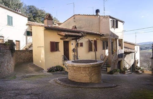 San Giovanni d'Asso House | Apartment in a medieval village