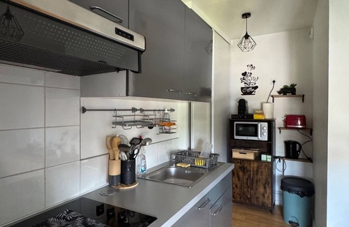 Verton Apartment | Apartment ideally located, Beach/Motorway/Shops/Hospital/Railway station.