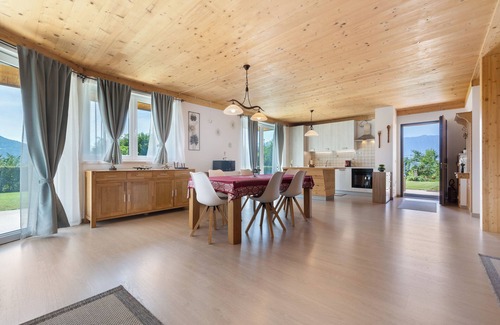 Trambileno Apartment | Apartment 'Il Biancospino' with Mountain View, Private Garden and Wi-Fi