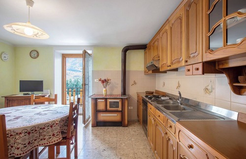 Aymavilles Apartment | Apartment 'Il Borgo' with Mountain View, Private Terrace and Wi-Fi