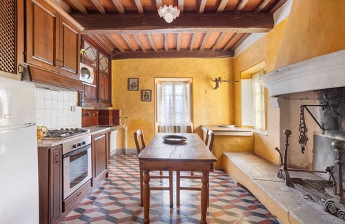 Massarosa Apartment | Apartment 'Il Conte' with Shared Pool and Shared Garden