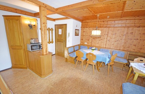 Arzl im Piztal Apartment | Apartment in Arzl-Wald with Mountain Views