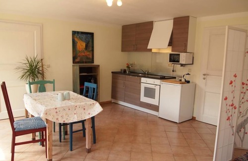 Mesekenhagen Apartment | Apartment in a farmhouse with idyllic courtyard and natural garden