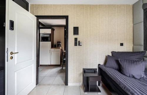 Charlottenburg-Wilmersdorf Apartment | Apartment in a great location to the fair directly on the Grunewald near Kudamm with garden