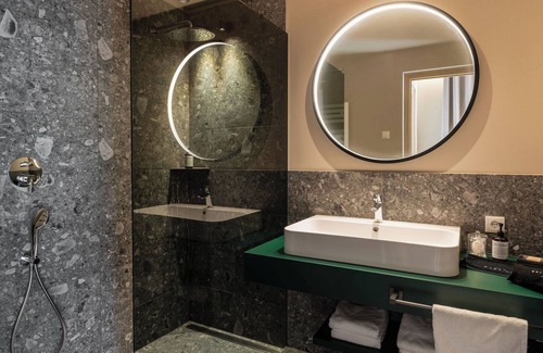 Sesto House | Apartment In A Hotel 'Apartment Relax' with Sea View, Shared Garden and Wi-Fi