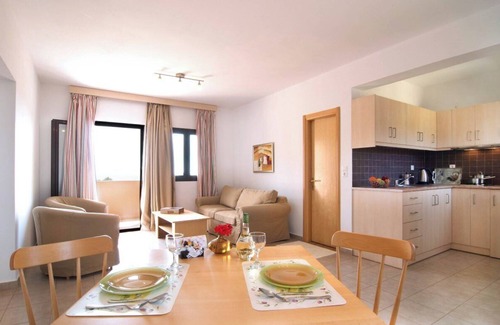 Lefkos Apartment | Apartment In A Hotel 'Miraluna Two Room 1' with Private Terrace, Wi-Fi and Air Conditioning