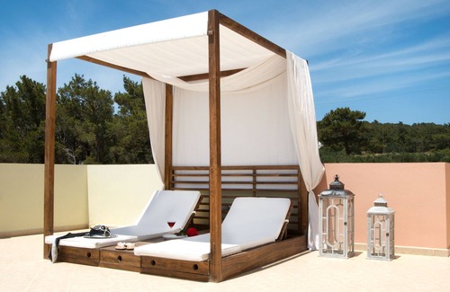 Lefkos Apartment | Apartment In A Hotel 'Miraluna Two Room 1' with Private Terrace, Wi-Fi and Air Conditioning