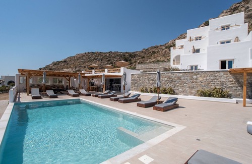 Mikri Vigla Apartment | Apartment In A Hotel 'Naxos Earth Suites Bamboo' with Sea View, Wi-Fi and Air Conditioning