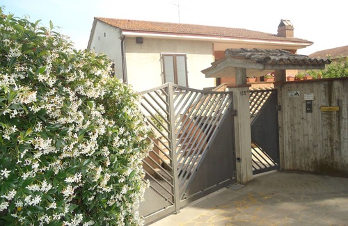 Ponte Felcino Apartment | apartment in a villa with swimming pool