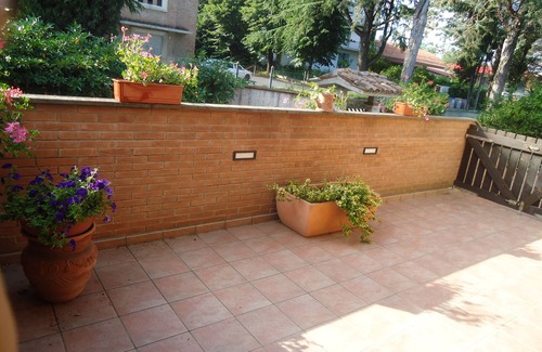 Ponte Felcino Apartment | apartment in a villa with swimming pool