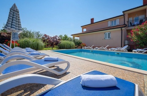 Basanija Apartment | Apartment in Bašanija with Terrace, Air condition, WIFI (113-1)