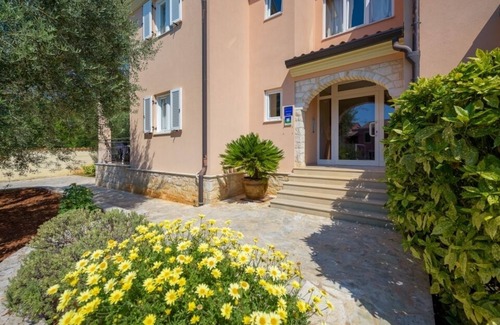Basanija Apartment | Apartment in Bašanija with Terrace, Air condition, WIFI (113-1)