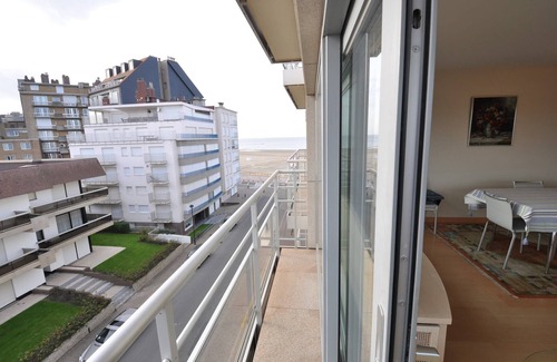 Albertstrand Apartment | Apartment in Belgium with Side Sea View