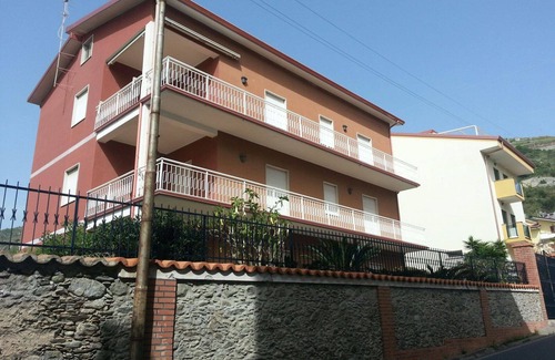 Annunziata Apartment | Apartment in Belmonte Marina, bright, with parking space and garden.