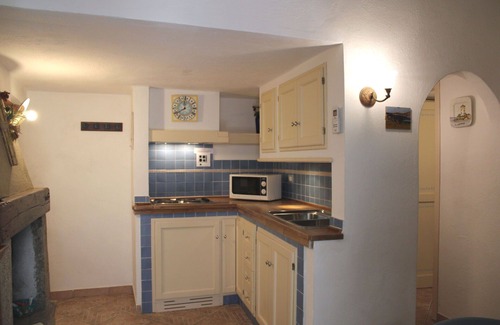 Giglio Castello Apartment | Apartment in Giglio Castello with 2 bedrooms sleeps 5