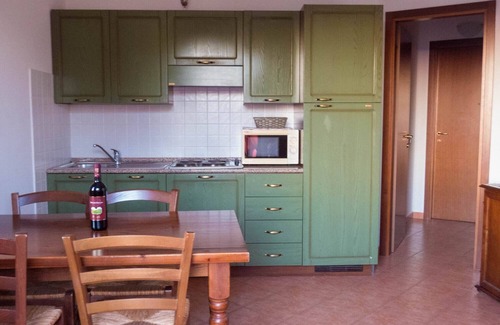 Pomaia Apartment | Apartment in house with a terrace and beautiful view. Three-room 4 persons
