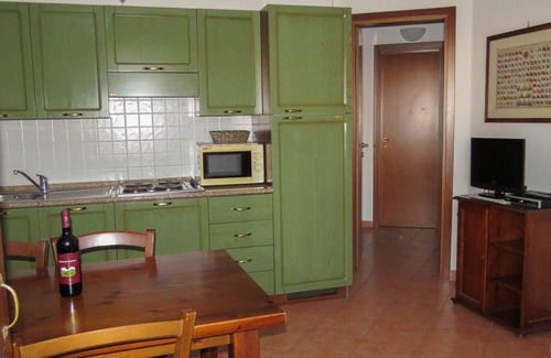 Pomaia Apartment | Apartment in house with a terrace and beautiful view. Three-room 4 persons