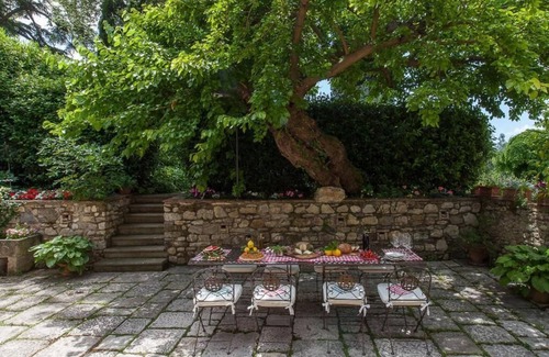 Sesto Fiorentino Apartment | Apartment in historic villa with swimming pool near Florence