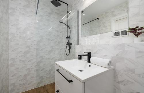 Modlniczka Apartment | Apartment in Krakow with parking and balcony by Noclegi Renters